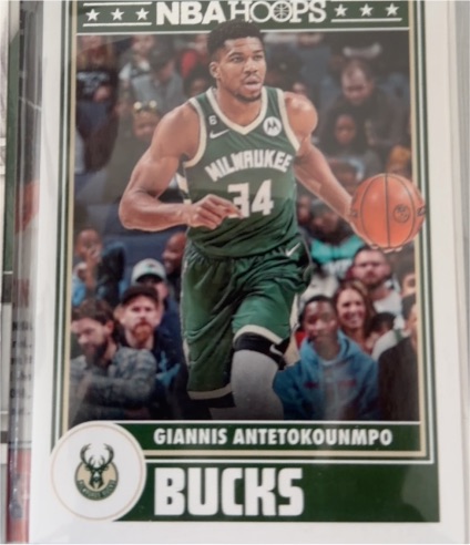 2023-24 Panini NBA Hoops #285 Giannis Antetokounmpo — front