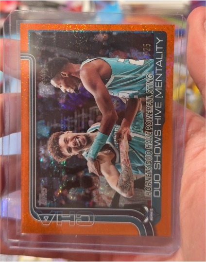 2025 Topps #283 Hornets Duo Shows Hive Mentality Orange /25 — front