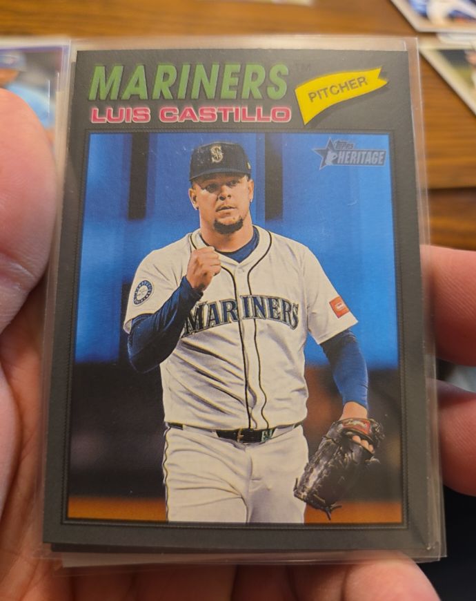 2026 Topps Heritage #24 Luis Castillo — front