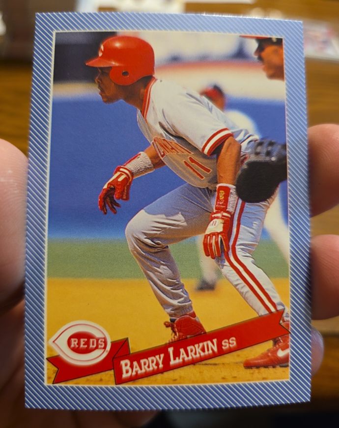 1993 Hostess #8 Barry Larkin Cincinnati Reds — front