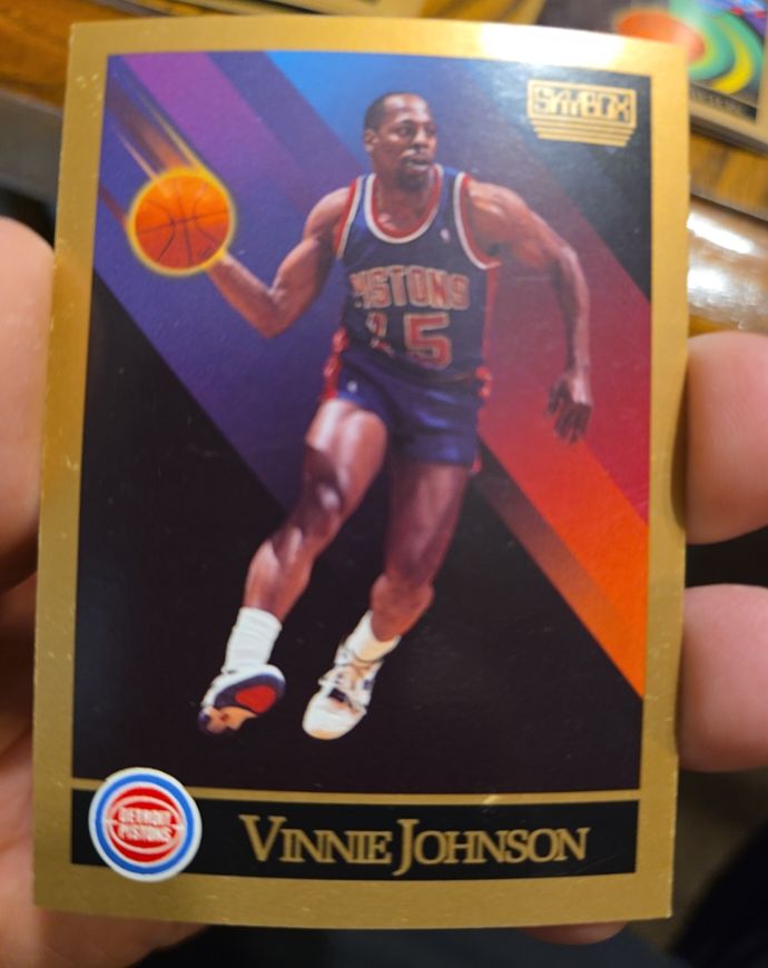 1990-91 SkyBox #89 Vinnie Johnson Detroit Pistons — front