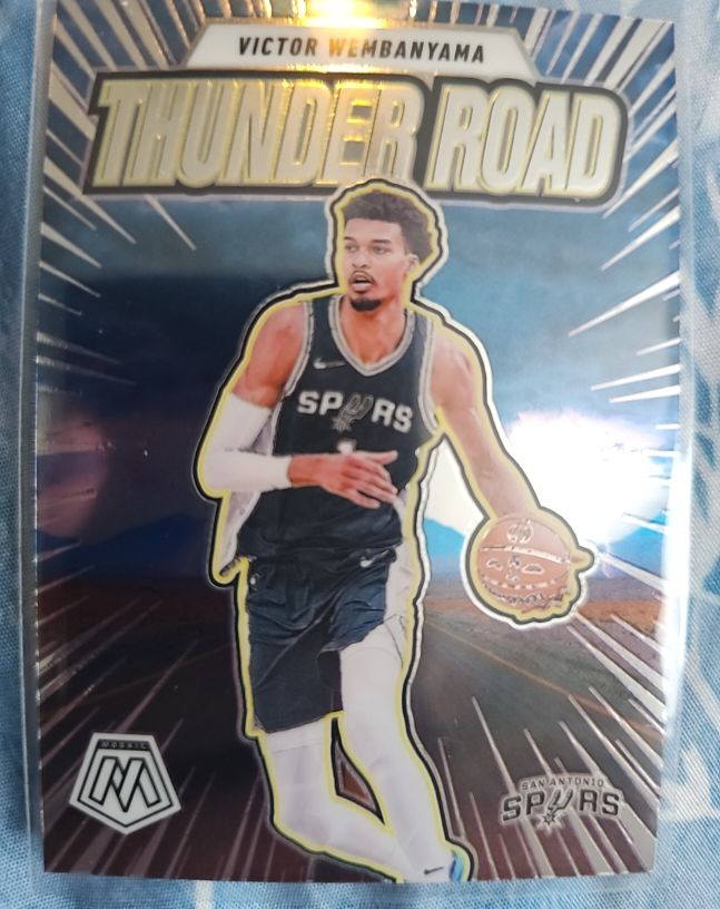 2024-25 Panini Mosaic #8 Victor Wembanyama Thunder Road — front