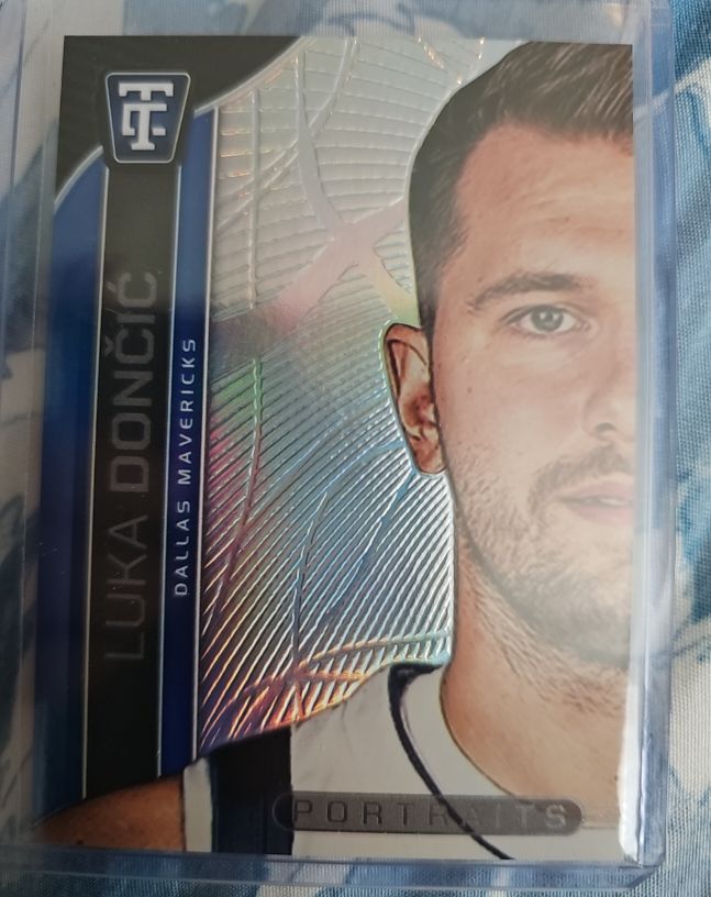 2024-25 Panini Totally Certified #10 Luka Dončić — front
