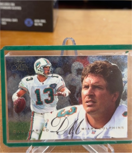 1995 Fleer Flair Preview #18 Dan Marino Miami Dolphins — front