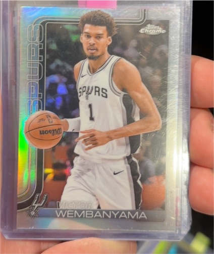 2025-26 Topps Chrome #221 Victor Wembanyama — front