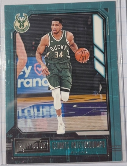 2020-21 Panini Chronicles Playbook #185 Giannis Antetokounmpo — front