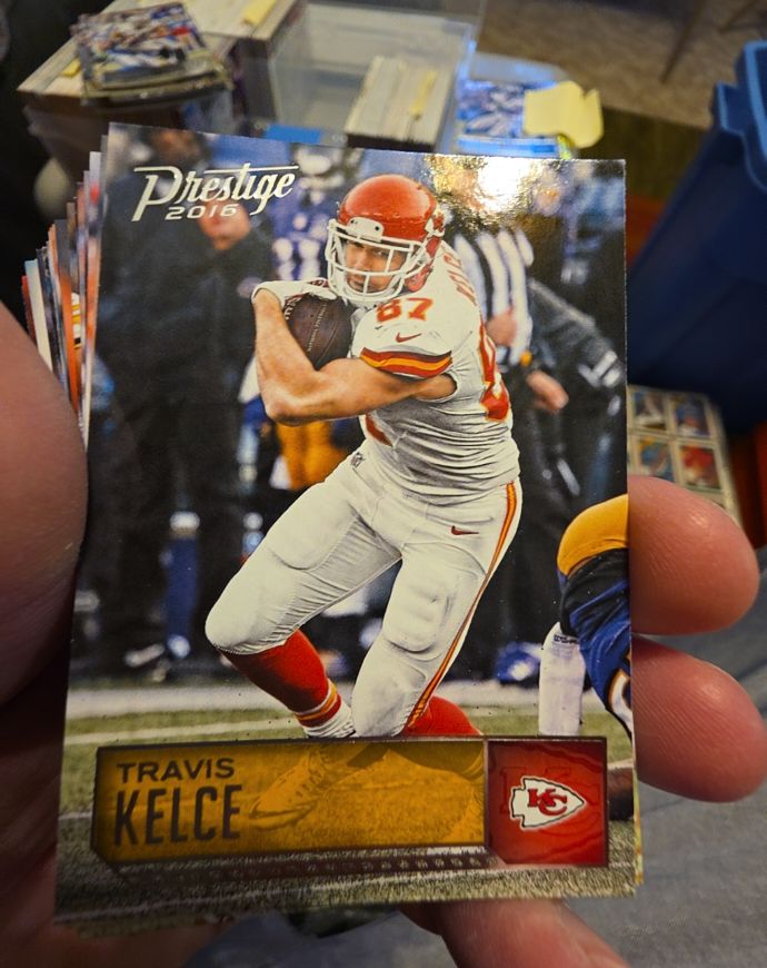 2016 Panini Prestige #100 Travis Kelce — front