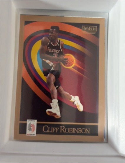1990-91 SkyBox #239 Cliff Robinson — front