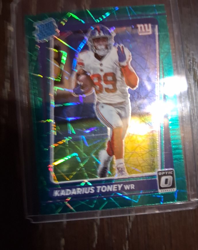 2021 Donruss Optic #212 Kadarius Toney Green Velocity Prizm Rated Rookie — front