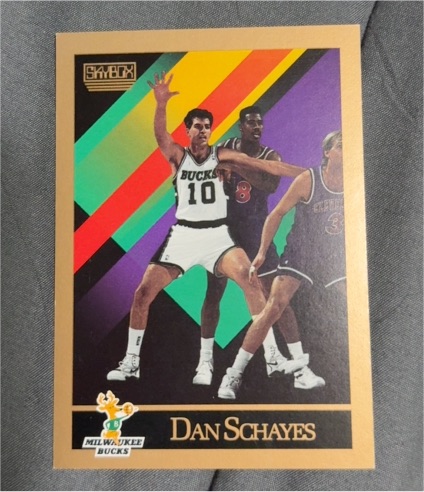 1990 SkyBox #395 Dan Schayes Milwaukee Bucks — front