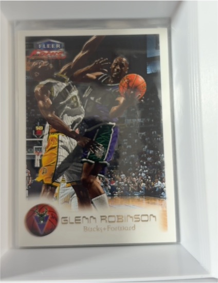 1999-00 Fleer Focus #43 Glenn Robinson — front