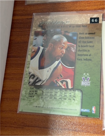 1995 SkyBox #66 Glenn Robinson — front