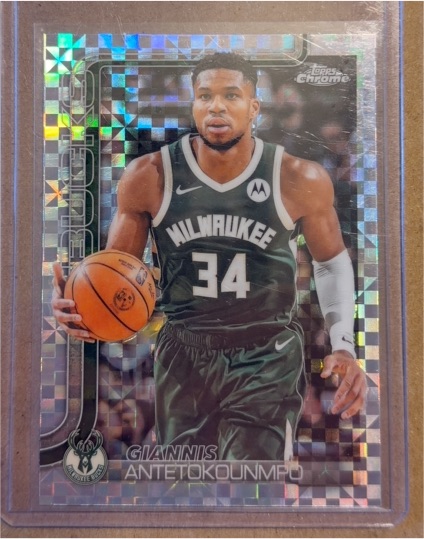 2025-26 Topps Chrome #137 Giannis Antetokounmpo — front