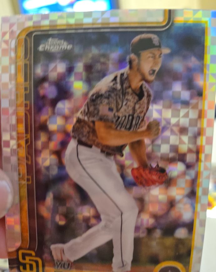 2025 Topps Chrome #186 Yu Darvish — front