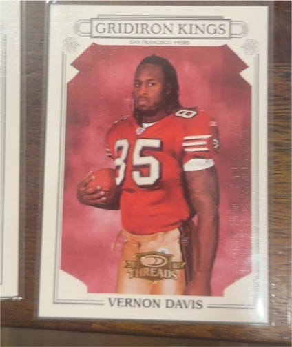 2007 Donruss Threads Gridiron Kings #PGK-44 Vernon Davis — front