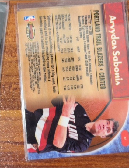 1995-96 SkyBox #239 Arvydas Sabonis — front