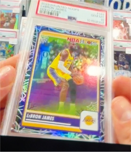 2023 Panini Haunted Hoops #149 LeBron James — front