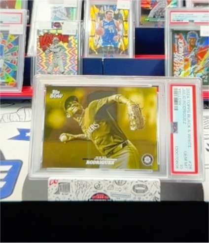 2022 Topps Fire #107 Julio Rodriguez — front