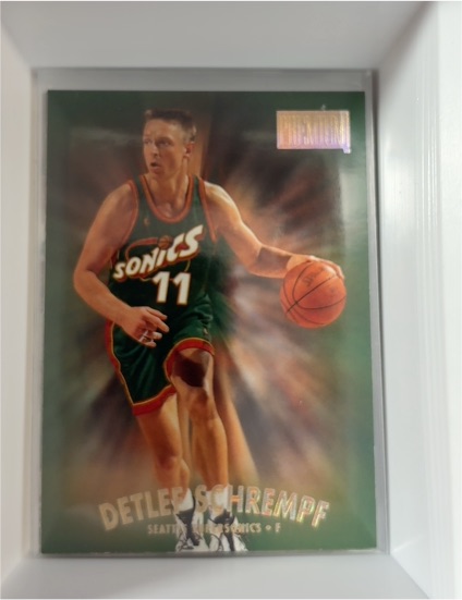 1997-98 SkyBox Premium #42 Detlef Schrempf — front