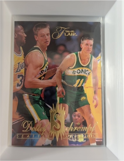 1994-95 Fleer Flair #310 Detlef Schrempf — front