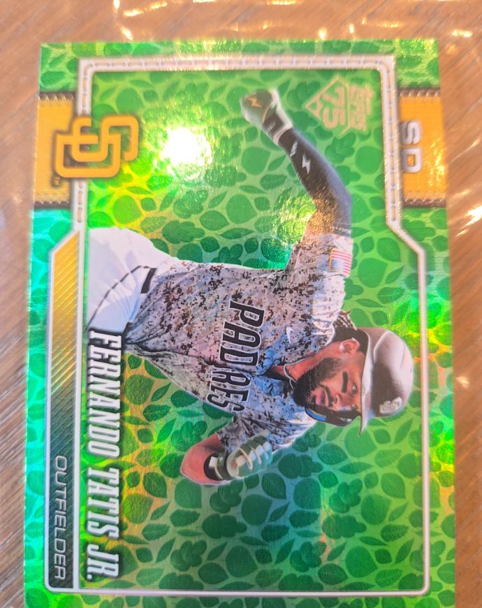 2026 Topps Series 1 #333 Fernando Tatis Jr. Green Holiday Foil — front