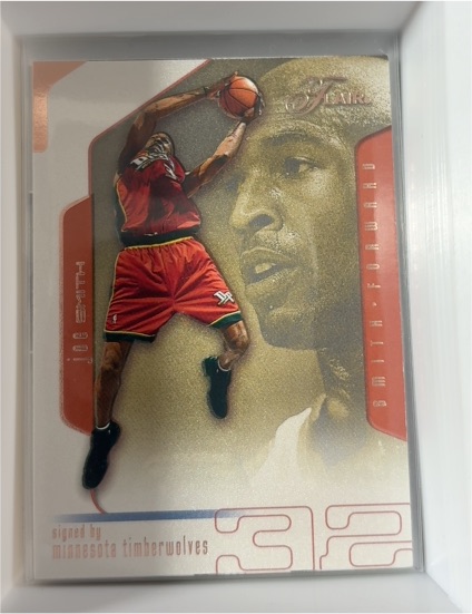 2001-02 Fleer Flair #32 Antoine Walker — front