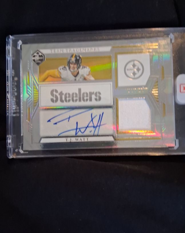 2017 Panini National Treasures T.J. Watt Jersey Auto — front
