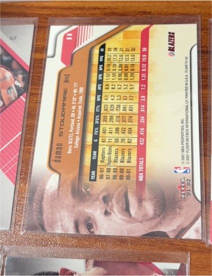 2001 Fleer #01-02 Damon Stoudamire — front