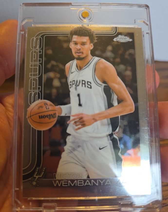 2025-26 Topps Chrome #221 Victor Wembanyama — front