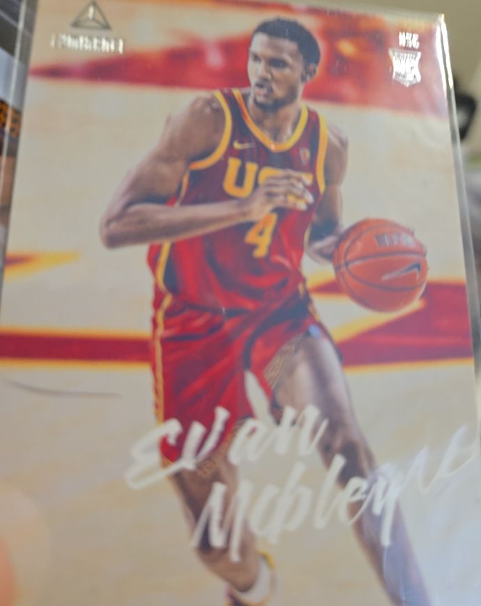 2021-22 Panini Chronicles Draft Picks Luminance #77 Evan Mobley — front
