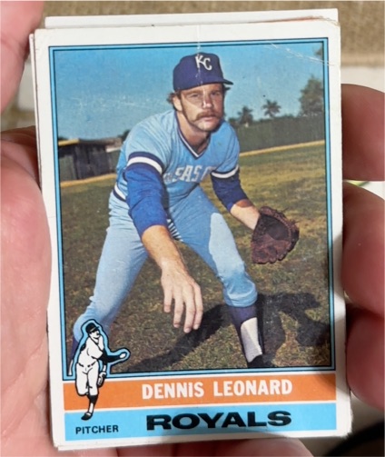 1976 Topps #334 Dennis Leonard — front