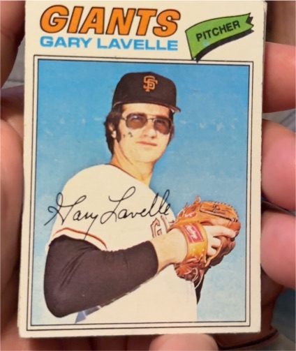1977 Topps #423 Gary Lavelle — front