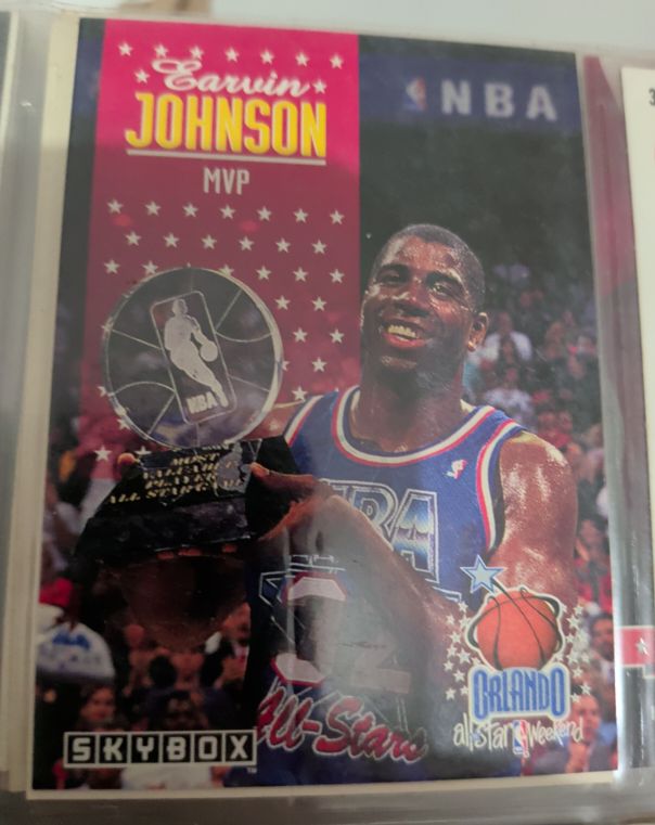 1992-93 SkyBox #310 Magic Johnson — front