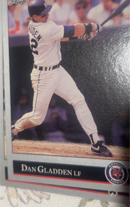 1992 Leaf #239 Dan Gladden — front