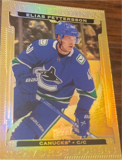 2022-23 Upper Deck Tim Hortons Gold Etchings #G-11 Elias Pettersson — front
