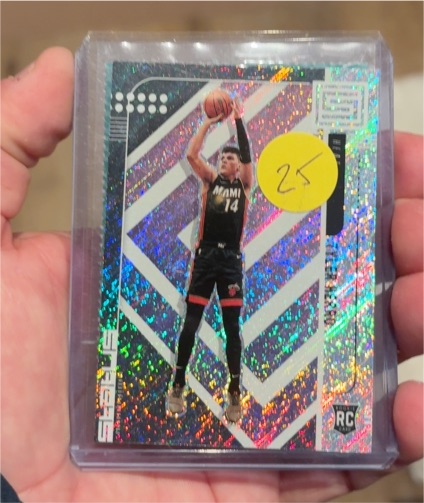 2019-20 Panini Status #138 Tyler Herro Rookie Card — front