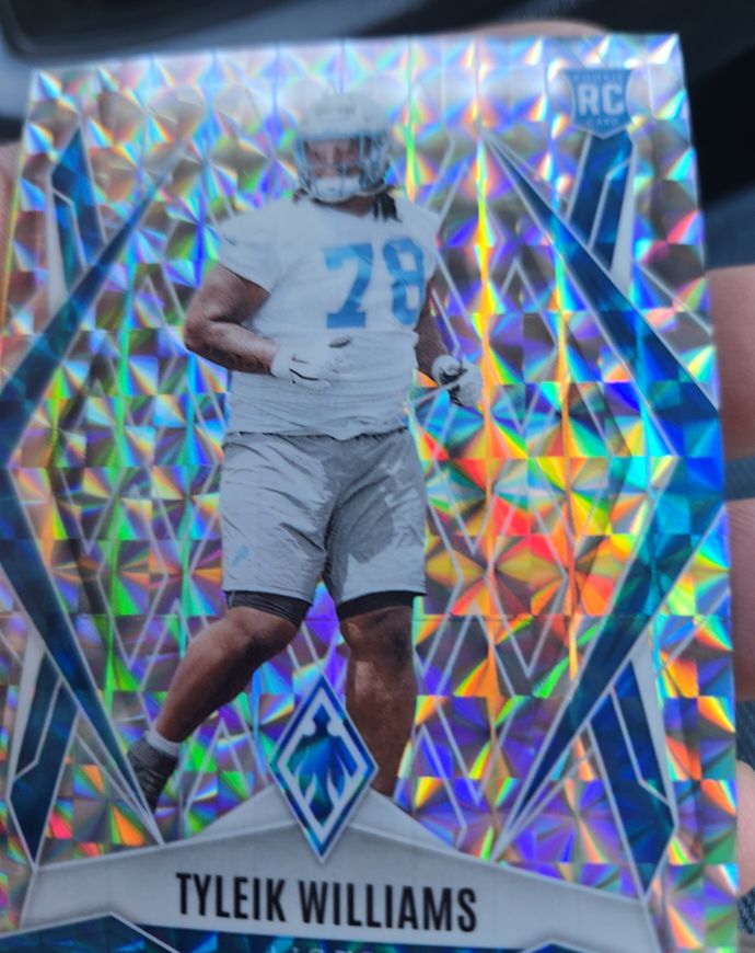 2025 Panini Phoenix #230 Tyleik Williams Silver Pyramids Rookie — front