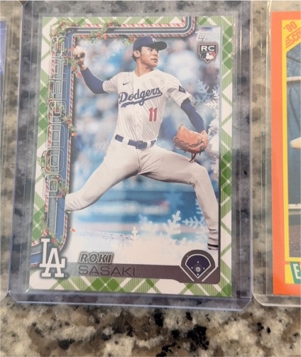 2025 Topps Holiday #H23 Roki Sasaki — front