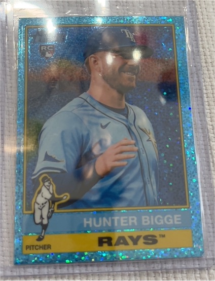 2025 Topps Heritage #256 Hunter Bigge Chrome Light Blue Sparkle Refractor Rookie — front