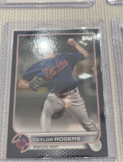 2022 Topps #32 Taylor Rogers — front
