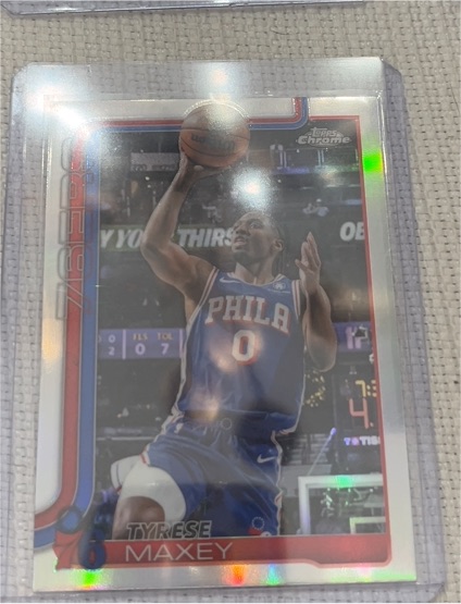 2025-26 Topps Chrome #185 Tyrese Maxey — front