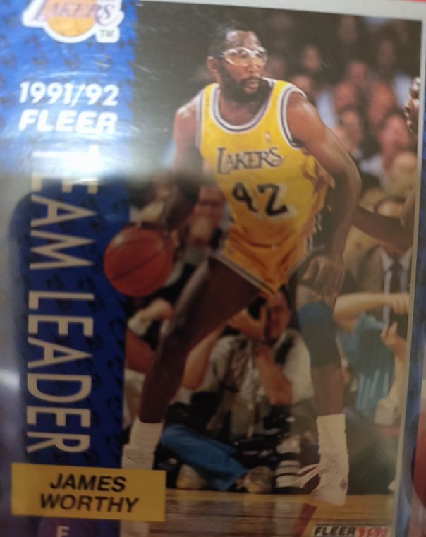 1991-92 Fleer #384 James Worthy — front