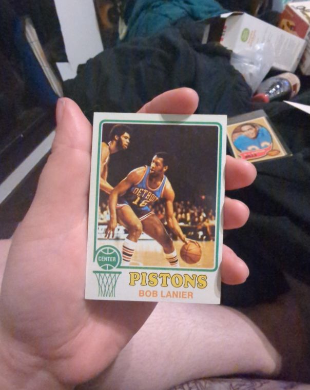 1974-75 Topps #131 Bob Lanier — front