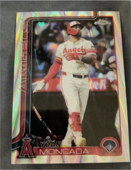 2025 Topps Chrome Update #USC22 Yoán Moncada — front