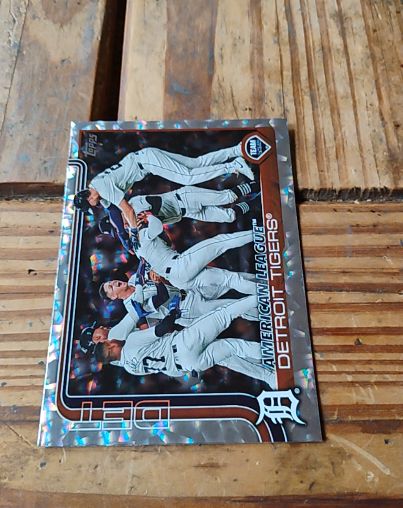2025 Topps Series 1 #34 Detroit Tigers Team Card — front
