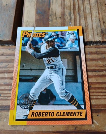 2025 Topps Series 1 35th Anniversary #T90-27 Roberto Clemente — front
