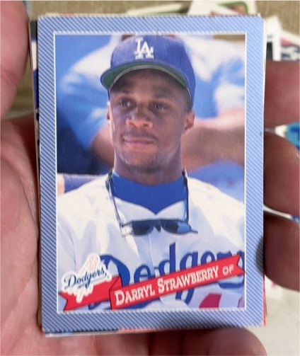 1993 Hostess Baseballs #7 Darryl Strawberry Los Angeles Dodgers — front