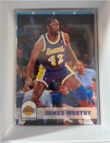 1993 NBA Hoops #110 James Worthy Los Angeles Lakers — front