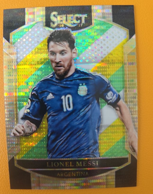 2016-17 Panini Select #2 Lionel Messi — front