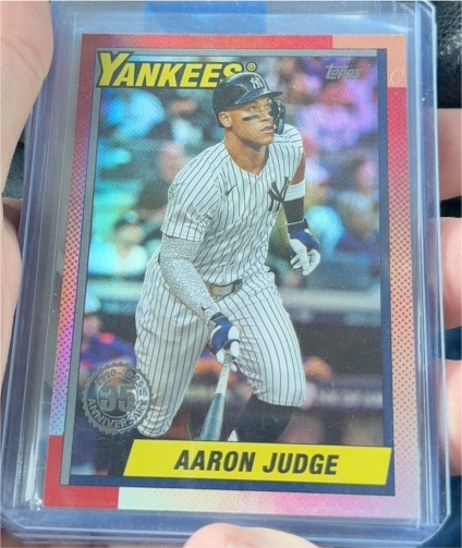 2025 Topps Update #U90-30 Aaron Judge 1990 35th Anniversary Rainbow Foil — front